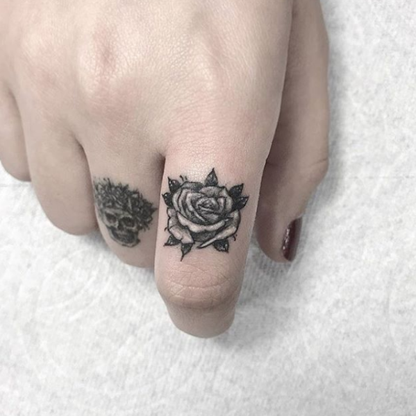 50 Fabulous Finger Tattoos by Some of the World's Best Artists